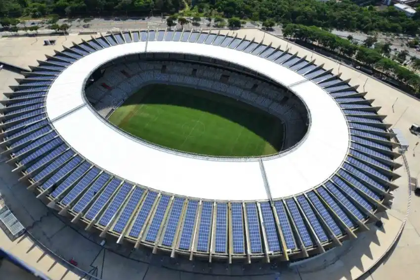 Estádios Autossuficientes: O Papel da Energia Solar na Redução da Pegada Ambiental do Futebol